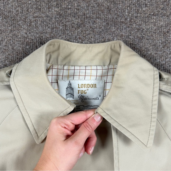 VTG London Fog Tan Double Breasted Belted Long Trench Coat Womens 8P Lightweight - Picture 6 of 14